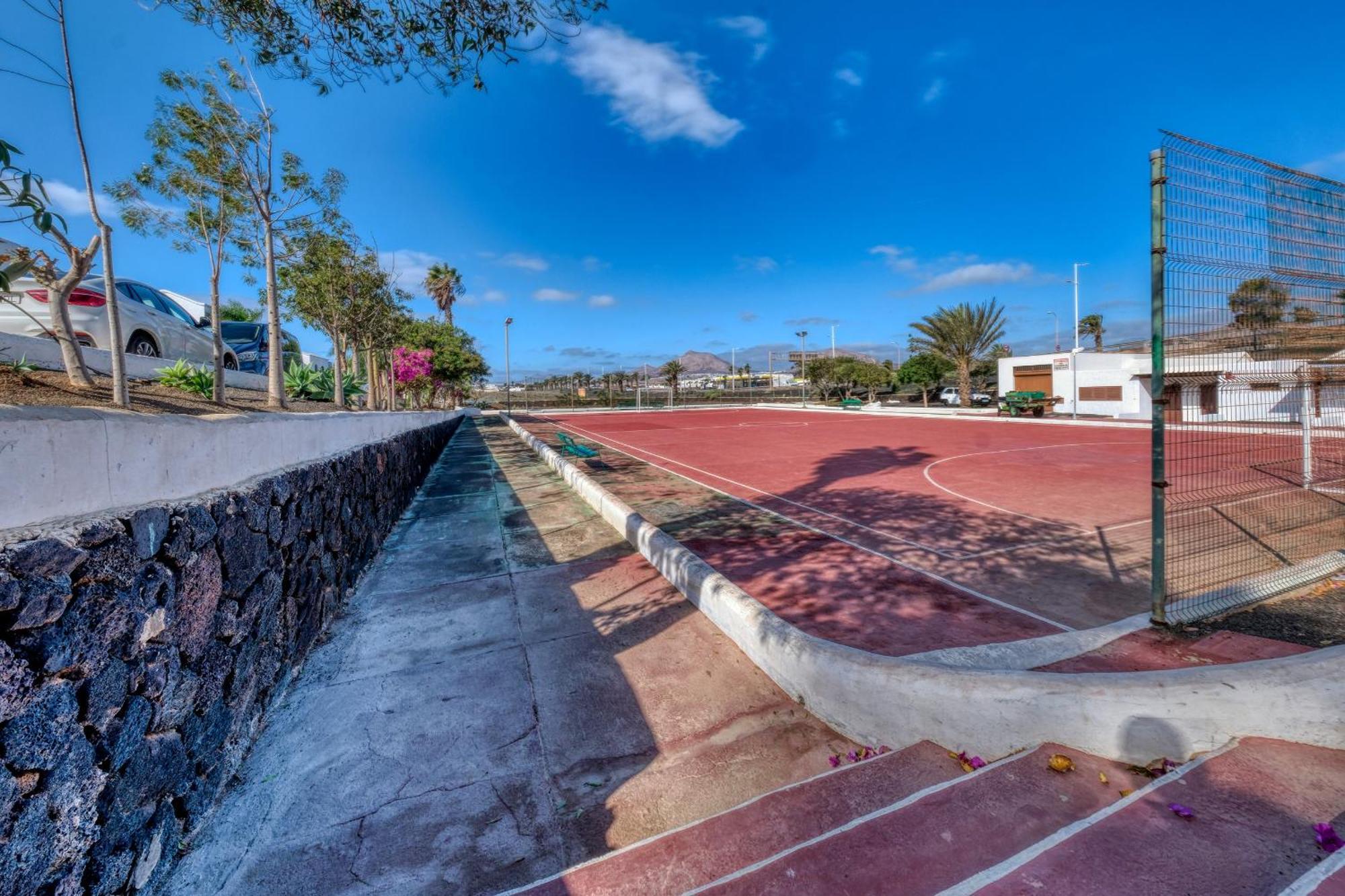 Queen Vetusta-Pool View Arrecife  Exterior photo